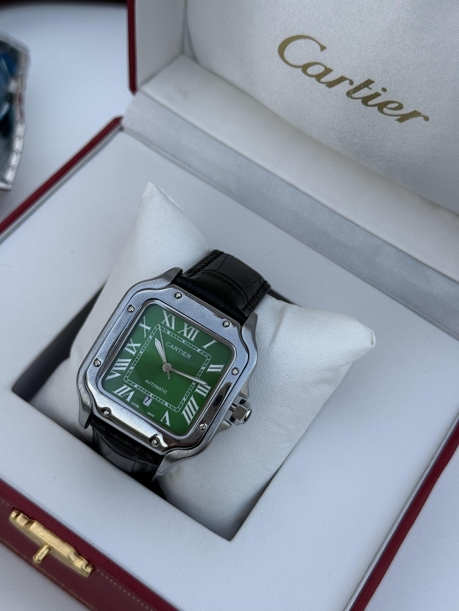 ساعة كارتييه (Cartier) الجلدية – مع علبة فاخرة