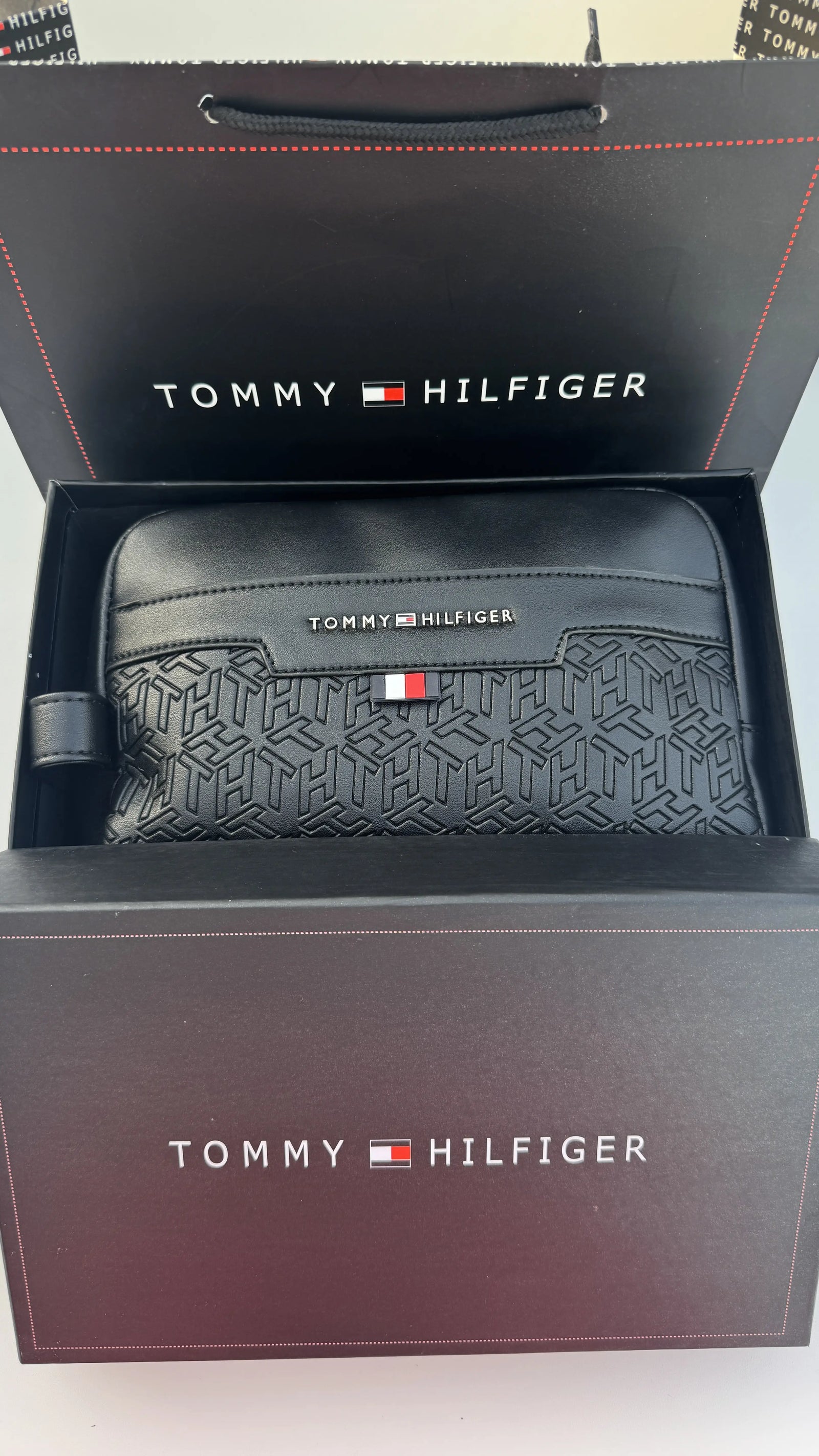 Tommy Hilfiger Leather Handbag – Premium Handbag with Gift Packaging