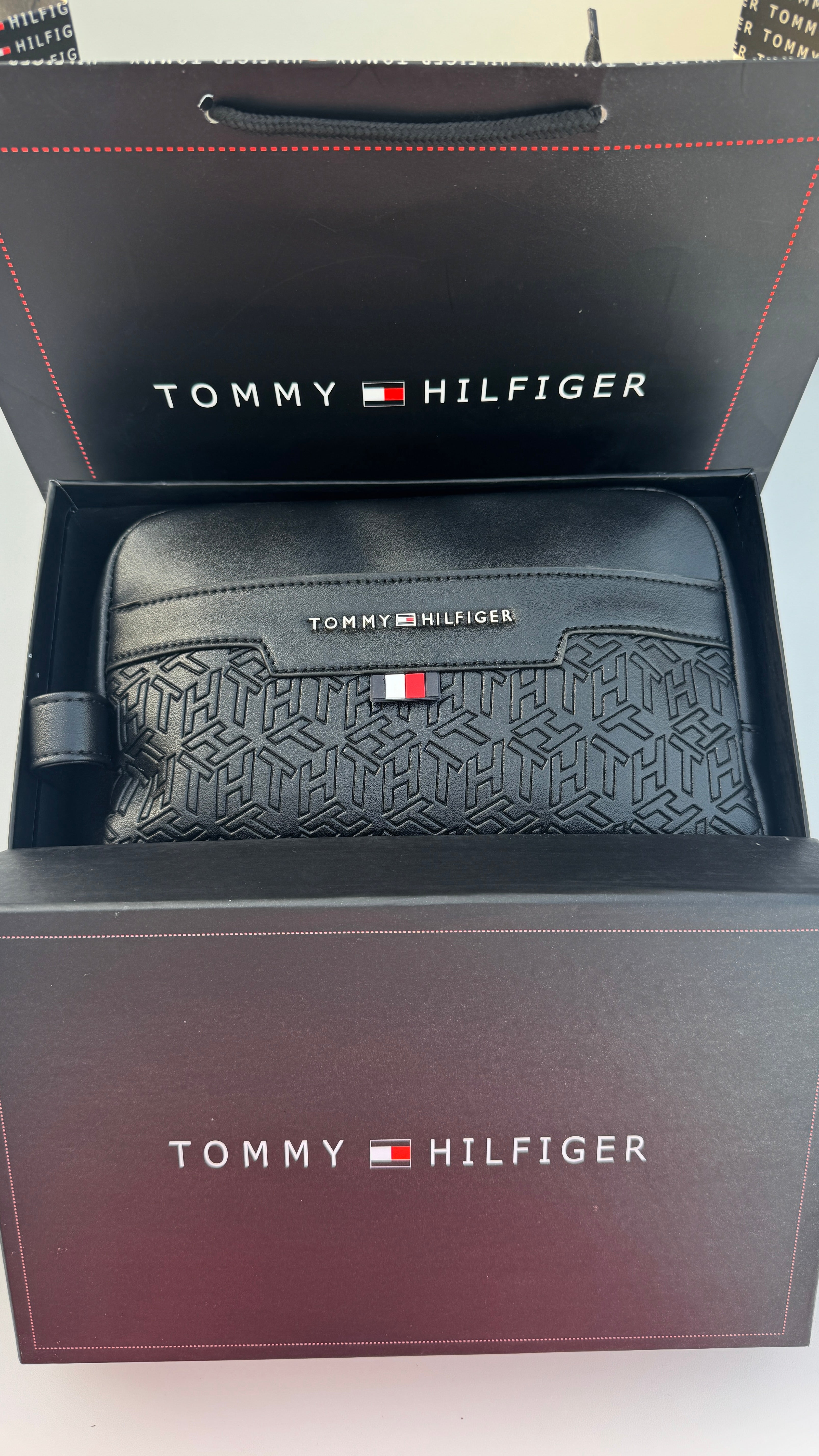 Tommy Hilfiger Leather Handbag – Premium Handbag with Gift Packaging
