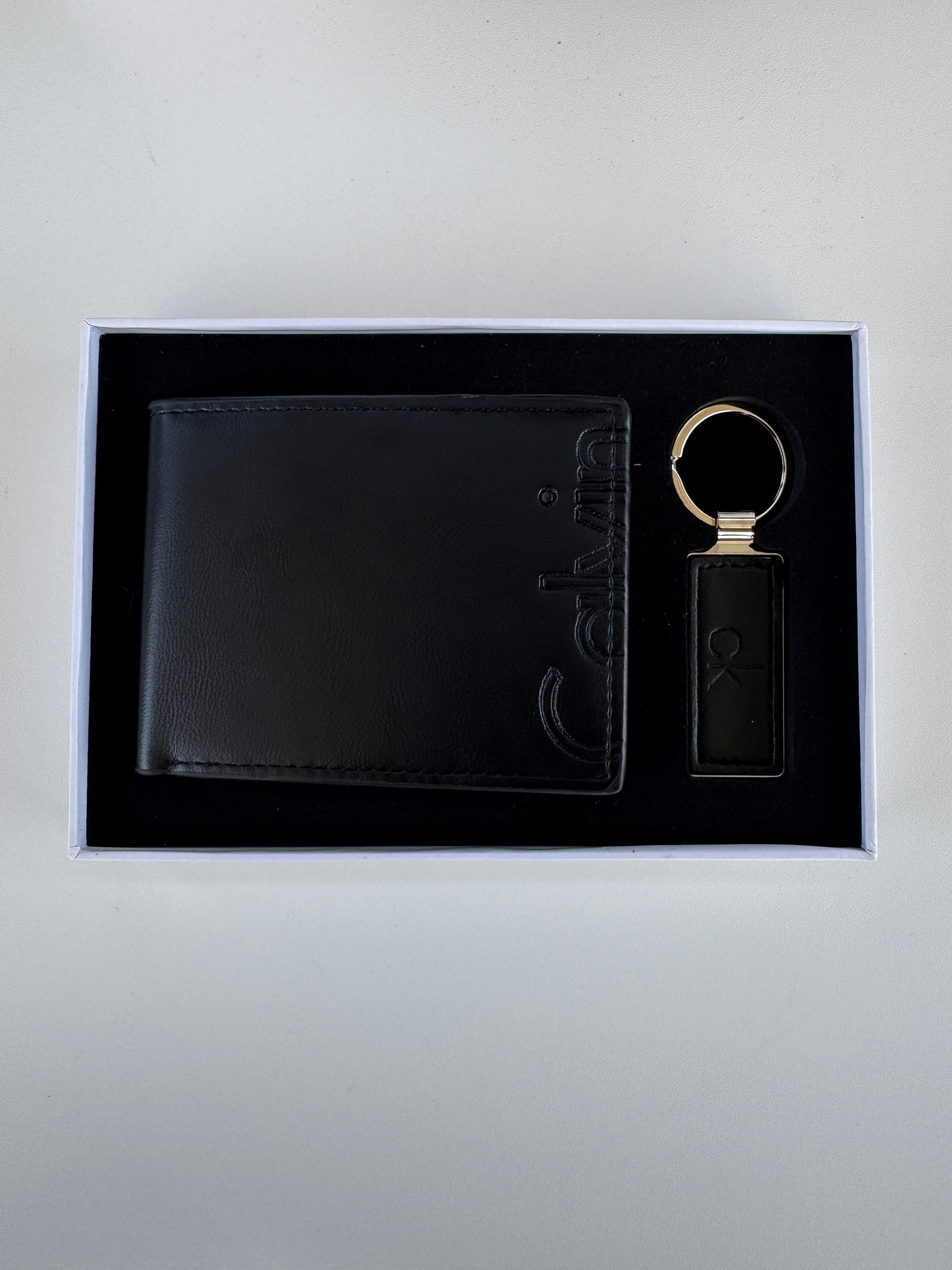 Calvin Klein Wallet & Key Chain Set – Leather Bifold Wallet with Gift Box & Bag