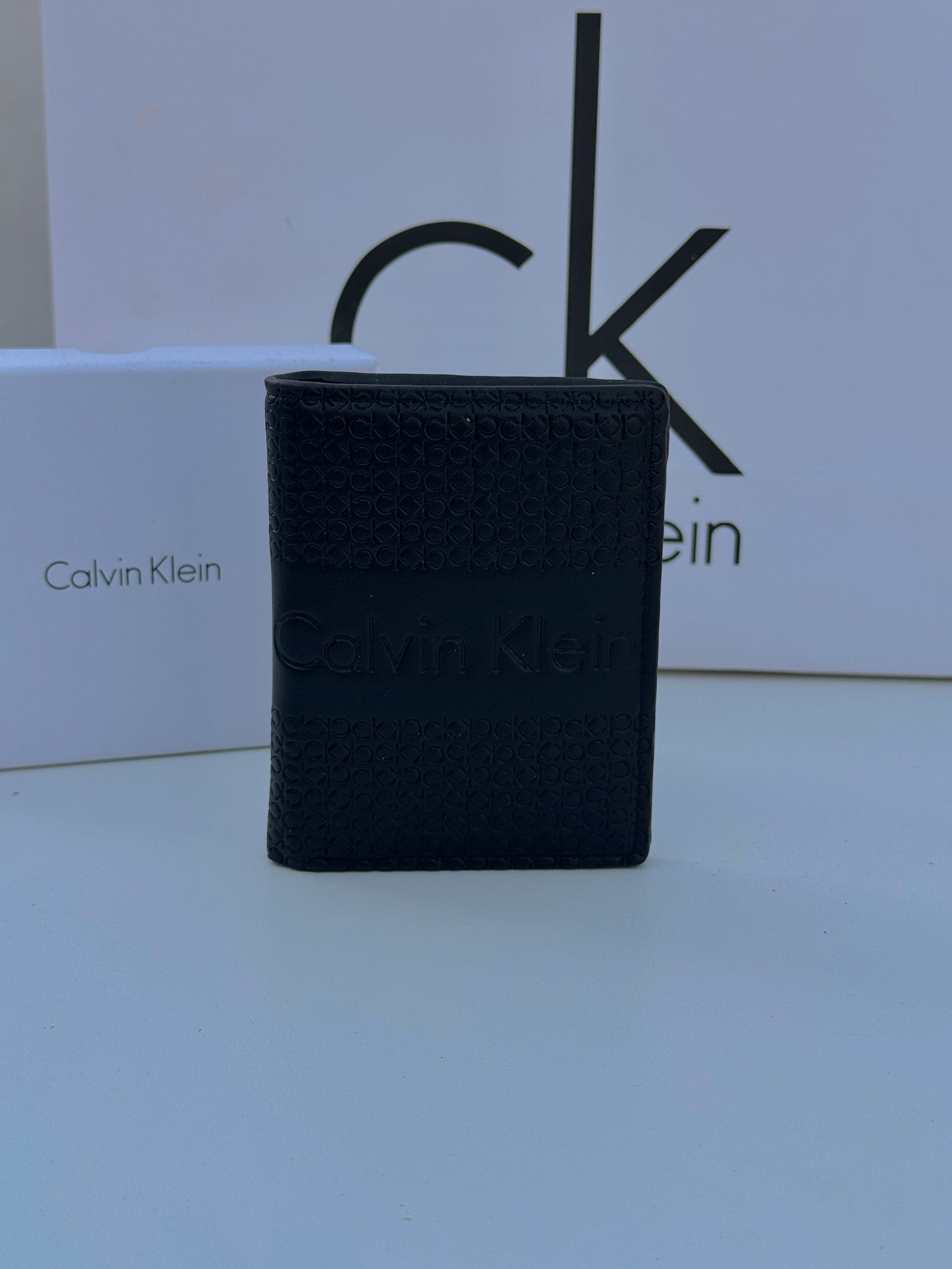 Calvin Klein Leather bifold Wallet – Premium Gift Packaging Included