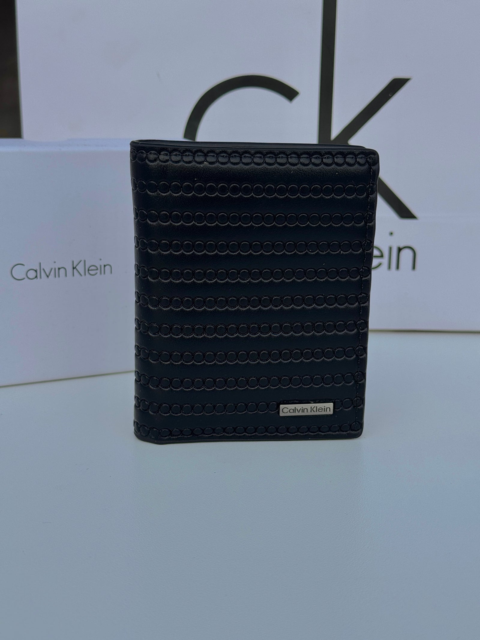 Calvin Klein Leather bifold Wallet – Premium Gift Packaging Included