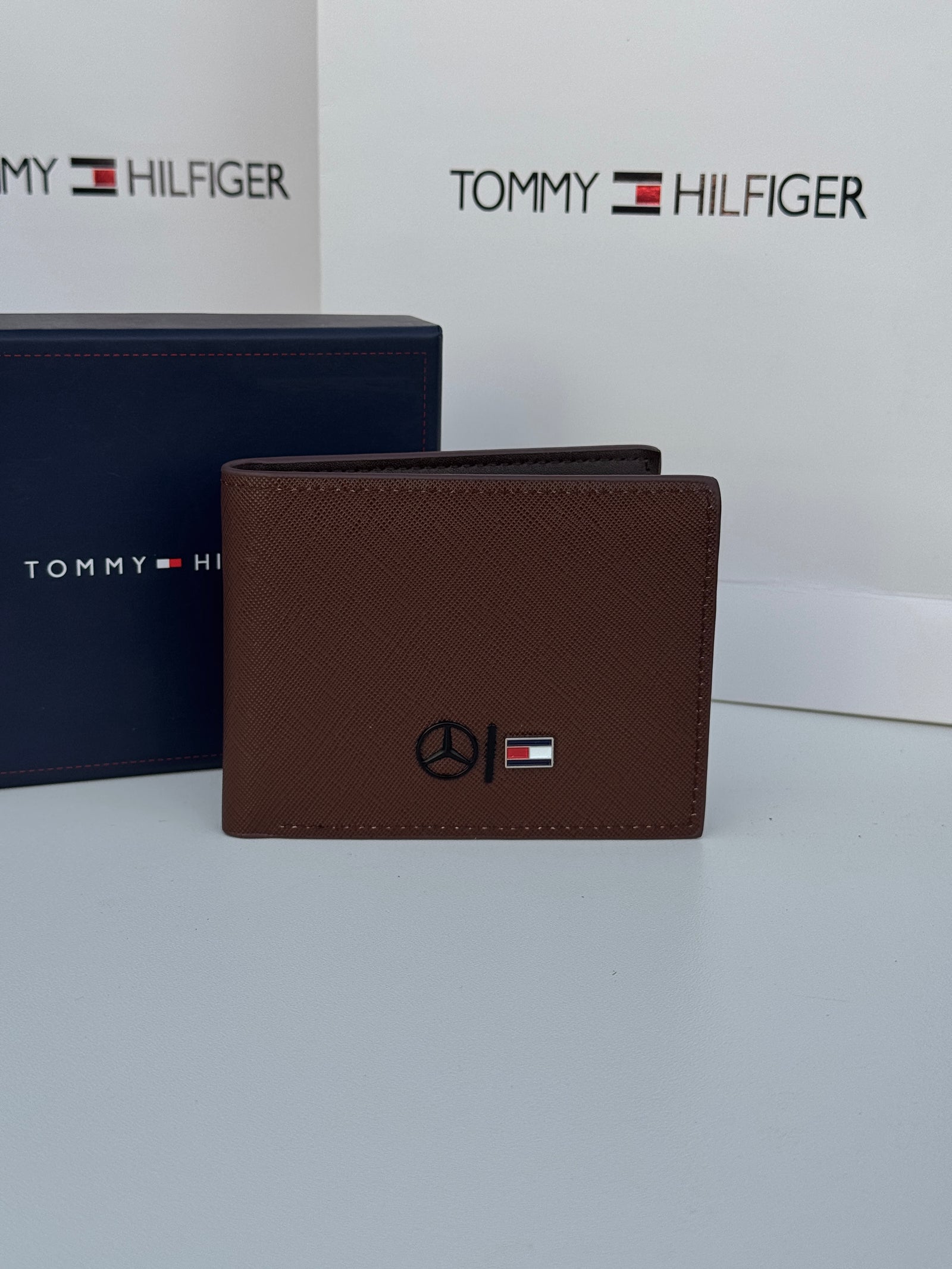 Tommy Hilfiger Leather Bifold Wallet – Premium Gift Packaging Included