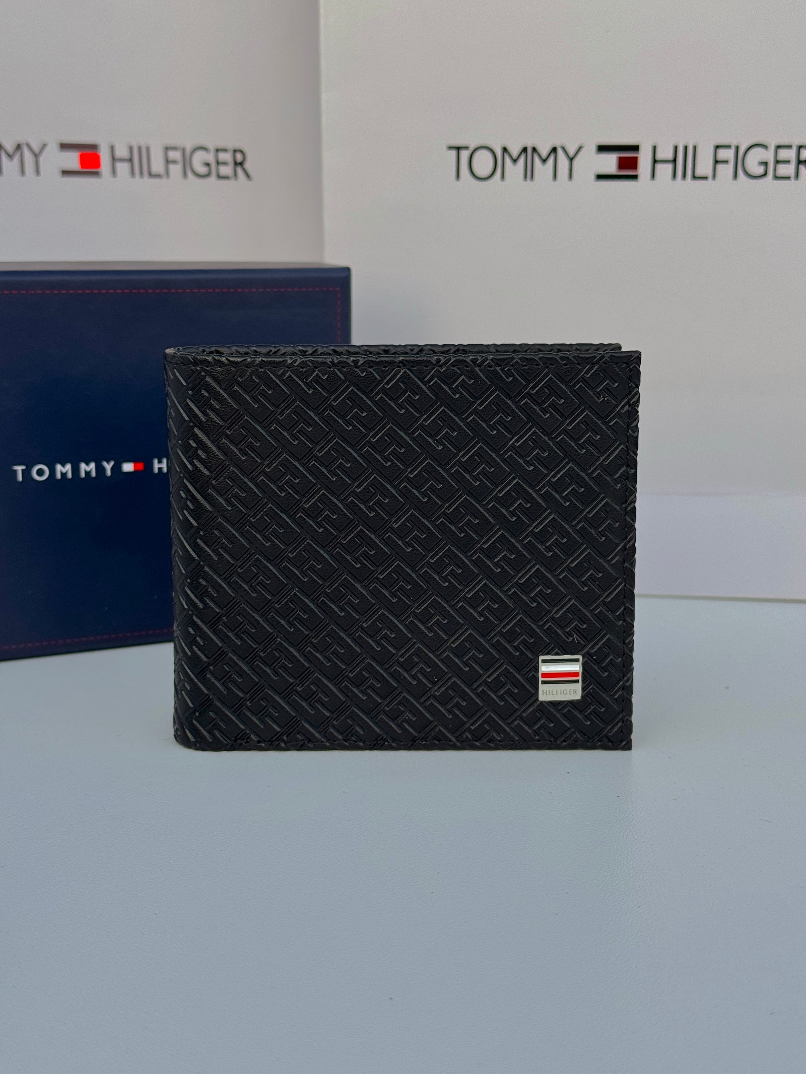 Tommy Hilfiger Leather bifold Wallet – Premium Gift Packaging Included