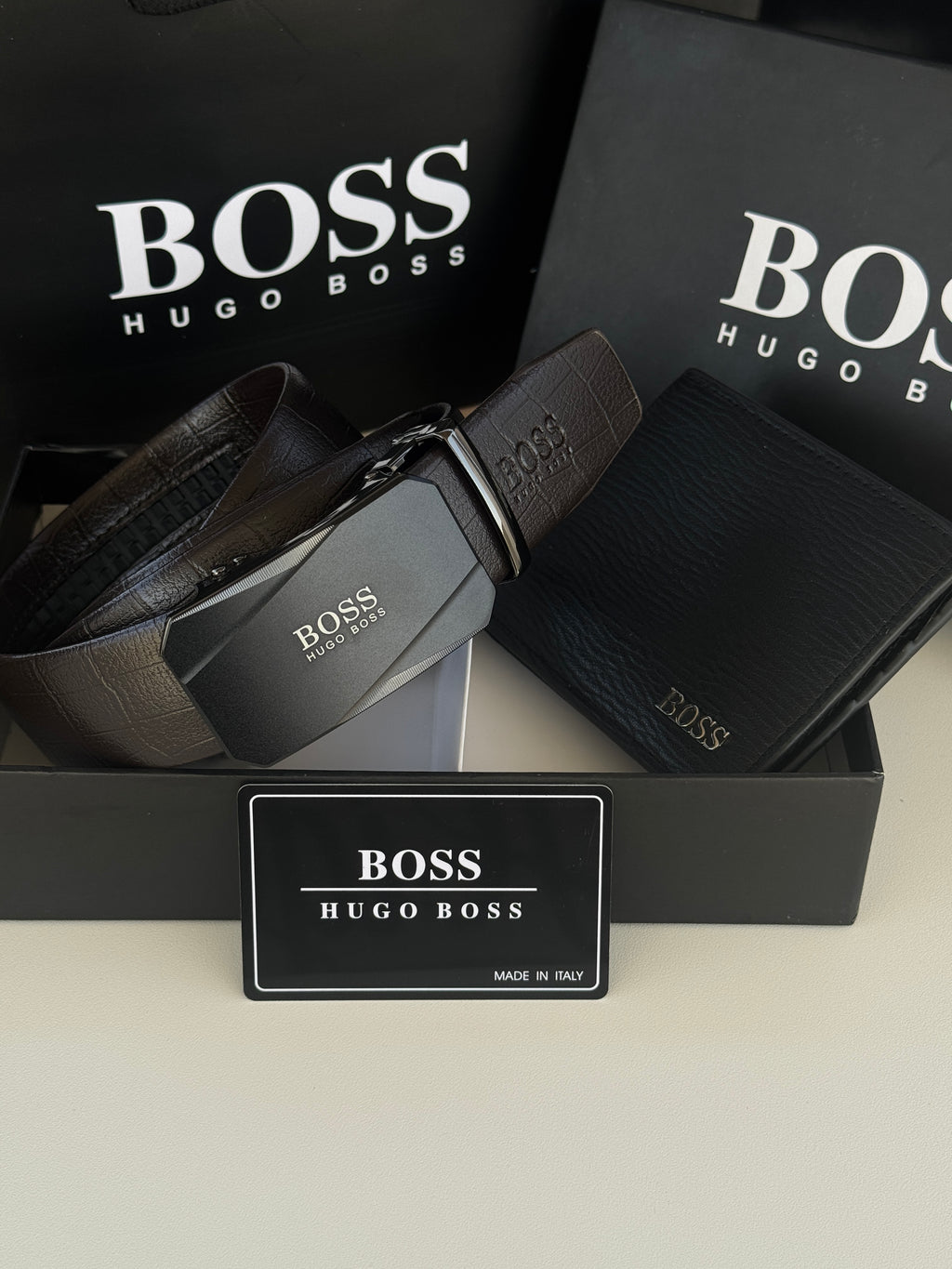 طقم محفظة وحزام أوتوماتيكي من BOSS – طقم هدايا فاخر مع علبة وحقيبة