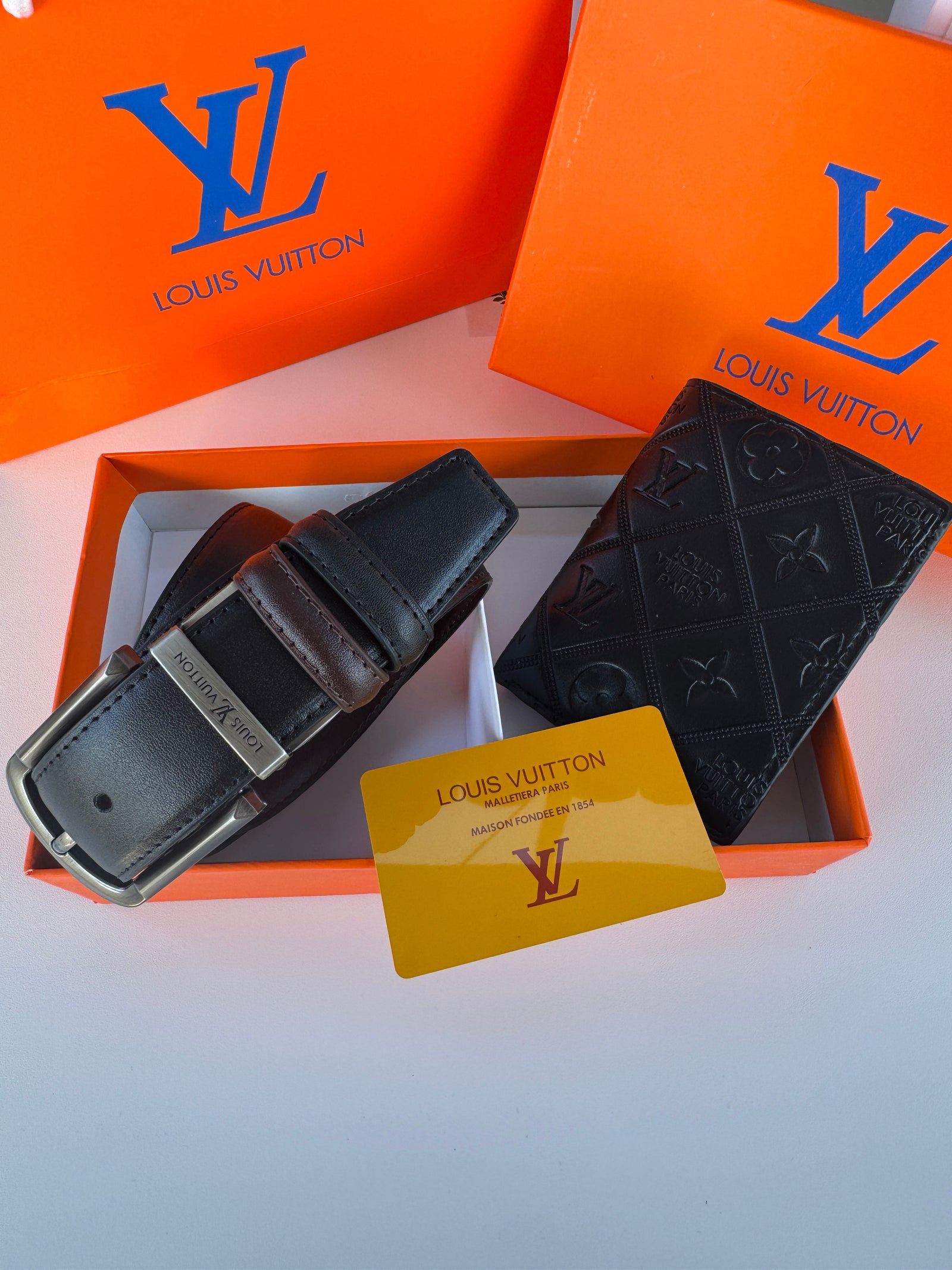 طقم محفظة وحزام LV مزدوج الوجه - طقم هدية فاخر مع صندوق وحقيبة