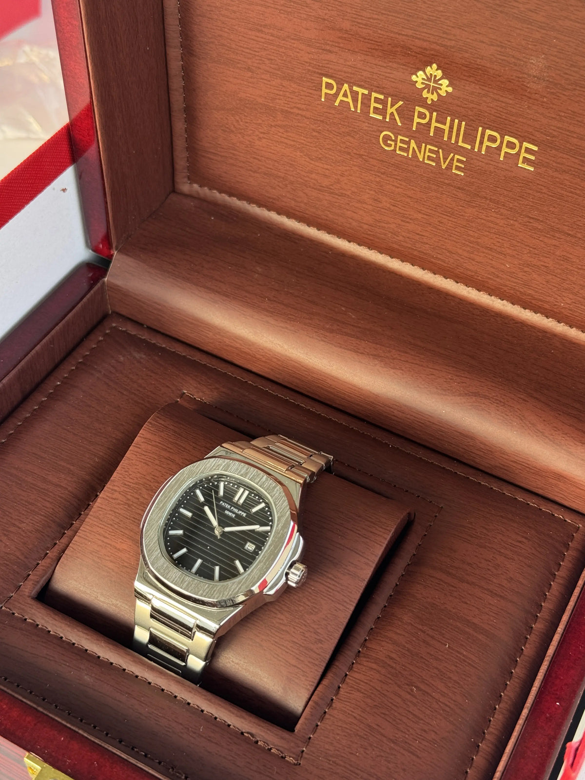 ساعة باتيك فيليب (Patek Philippe)  المعدنية – مع علبة فاخرة