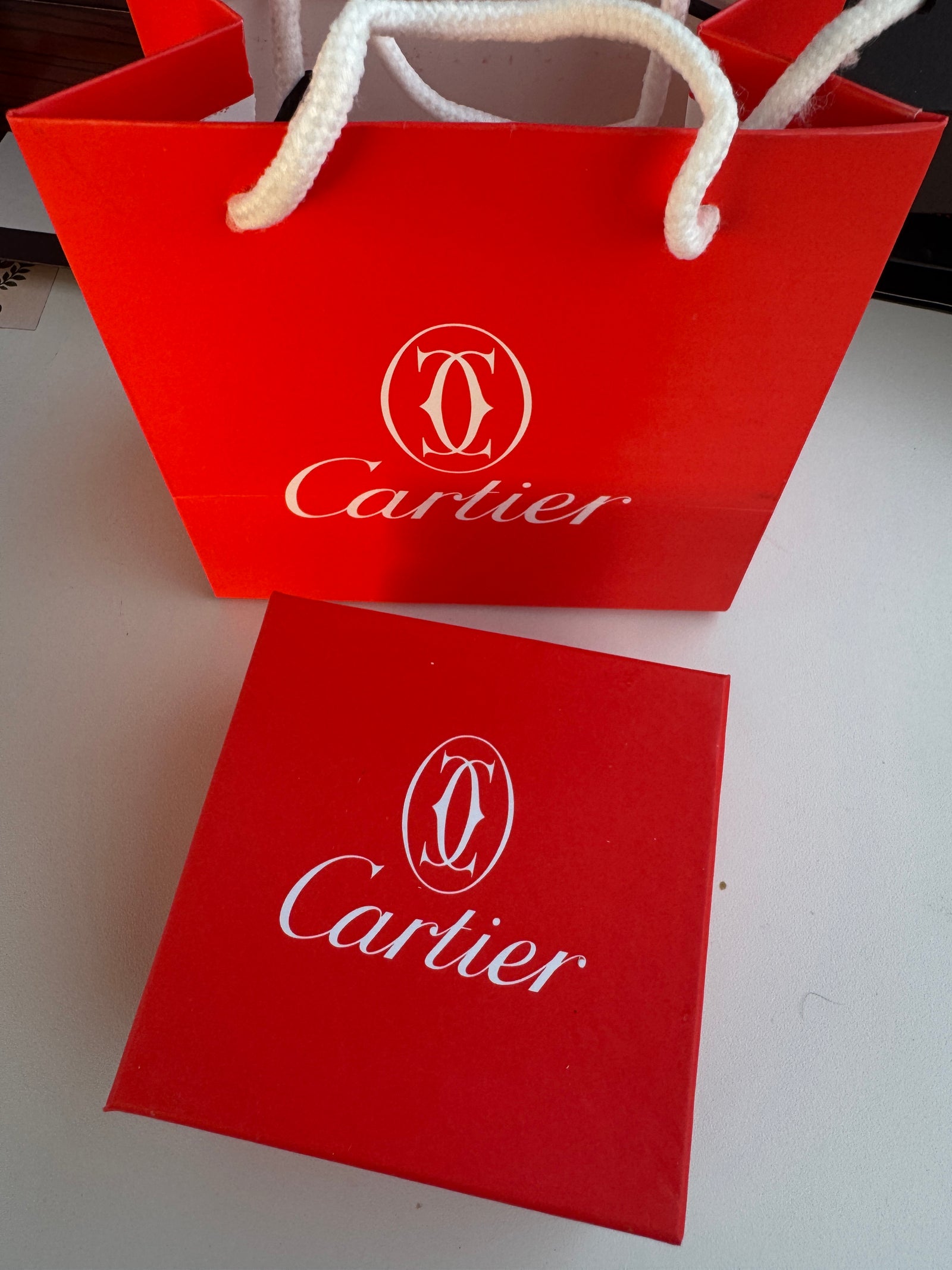 Cartier metal Watch – with Standard Gift Box Packaging