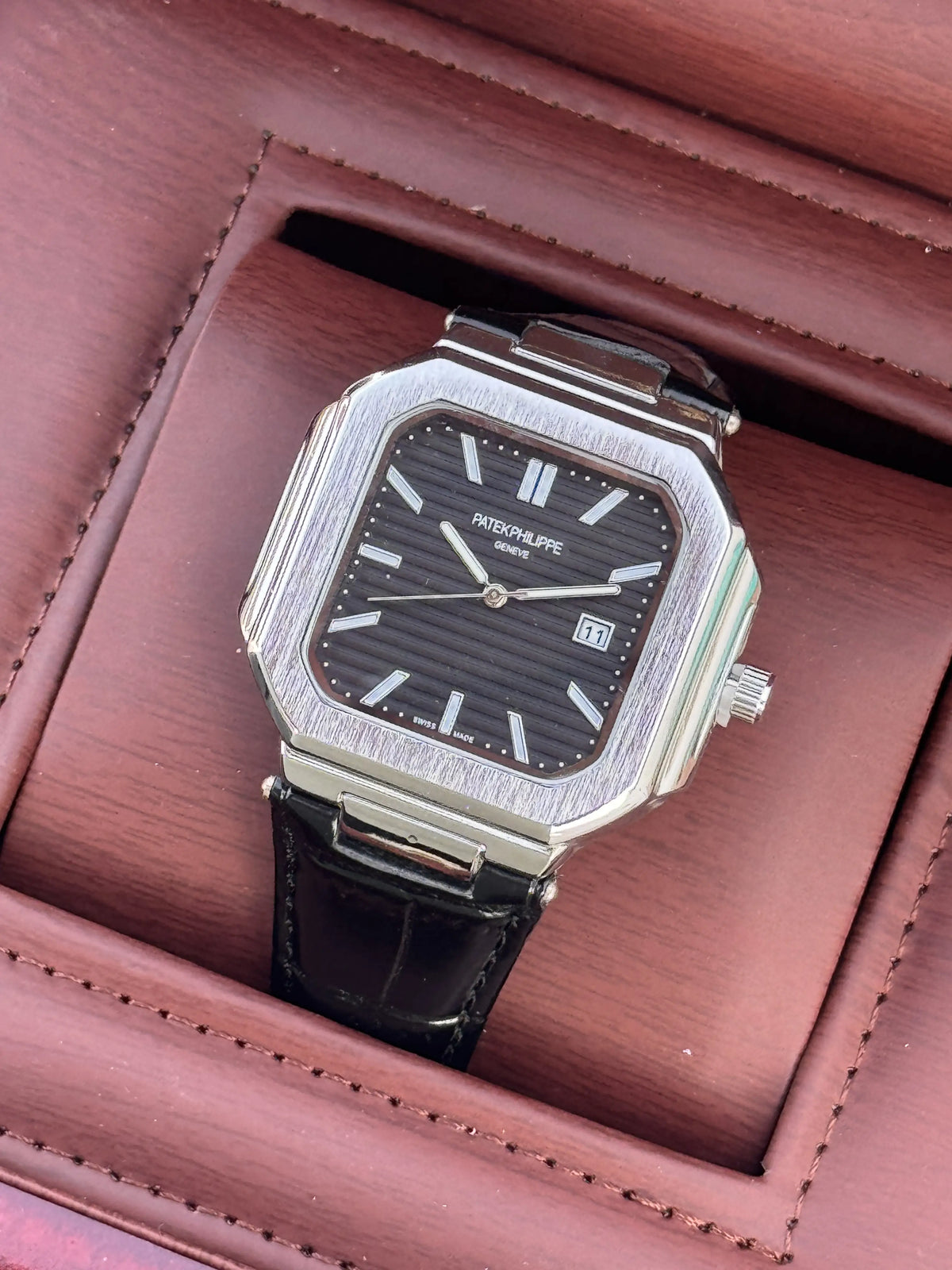 ساعة باتيك فيليب (Patek Philippe) الجلدية – مع علبة فاخرة