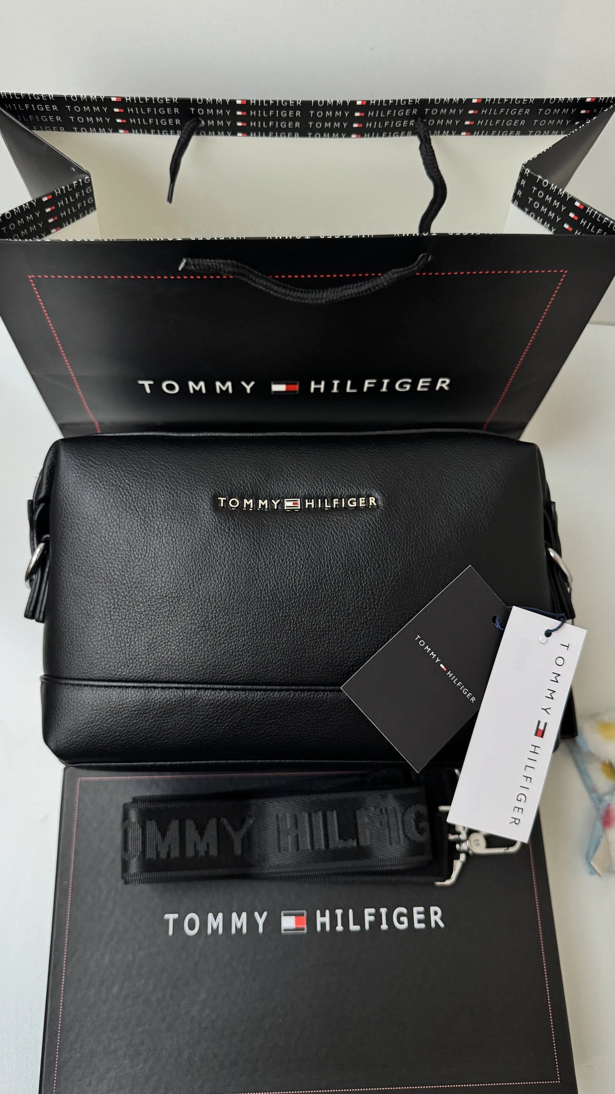 Tommy Hilfiger Leather Handbag – Premium Handbag with Gift Packaging
