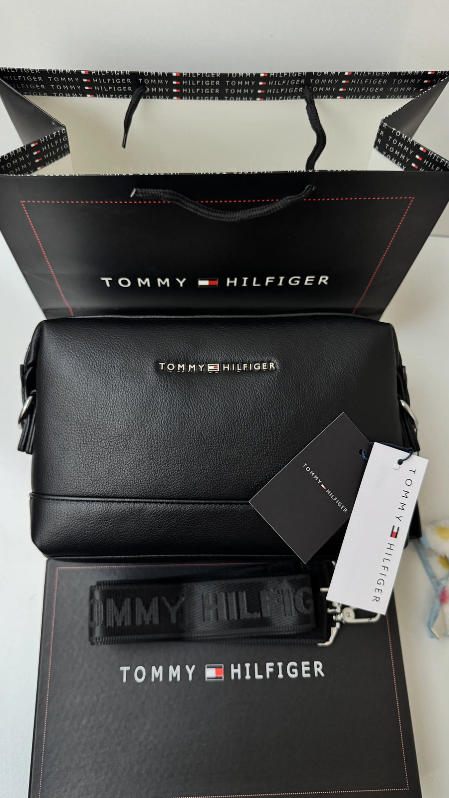 Tommy Hilfiger Leather Handbag – Premium Handbag with Gift Packaging