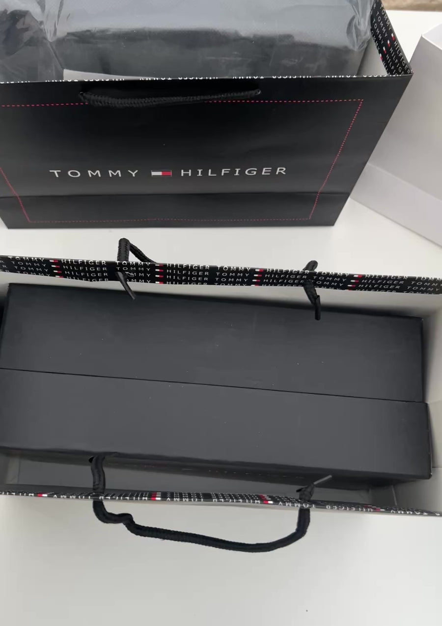 Tommy Hilfiger Leather Handbag – Premium Handbag with Gift Packaging