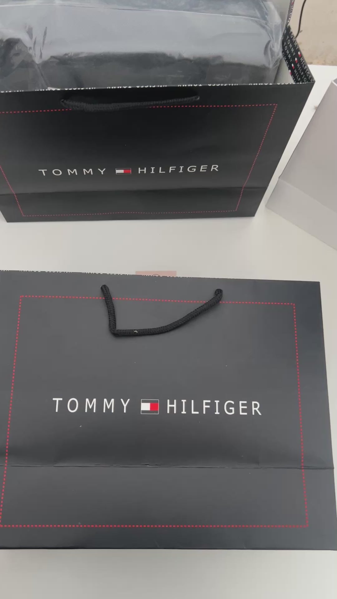 Tommy Hilfiger Leather Handbag – Premium Handbag with Gift Packaging