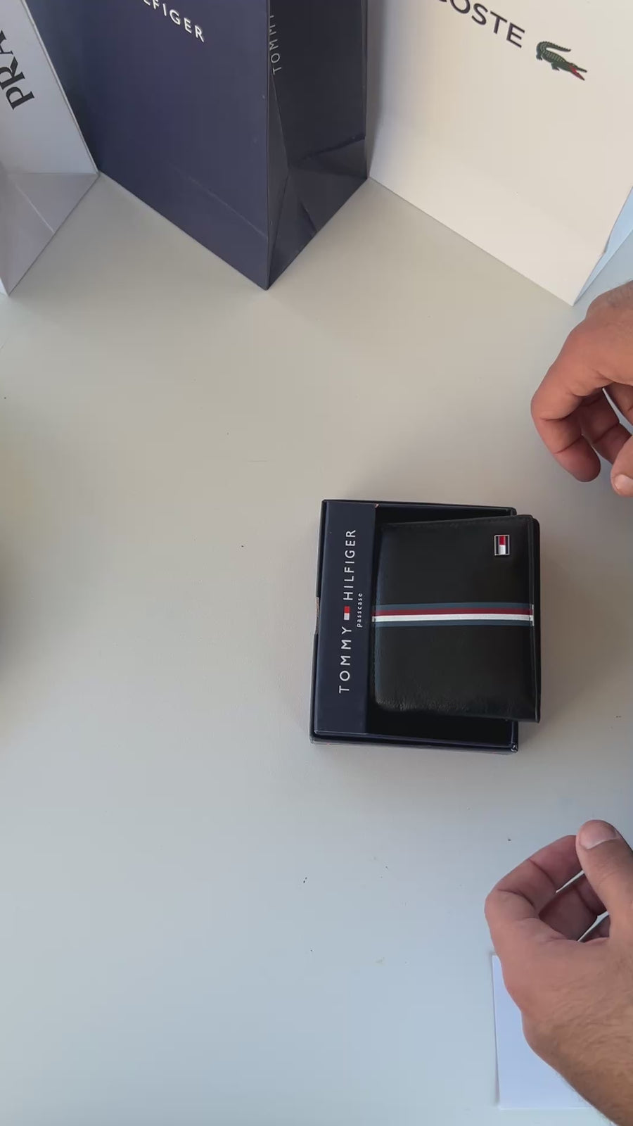 Tommy Hilfiger Leather Bifold Wallet – Premium Gift Packaging Included