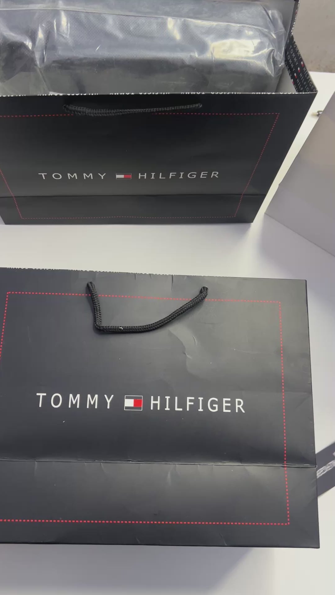 Tommy Hilfiger Leather Handbag – Premium Handbag with Gift Packaging