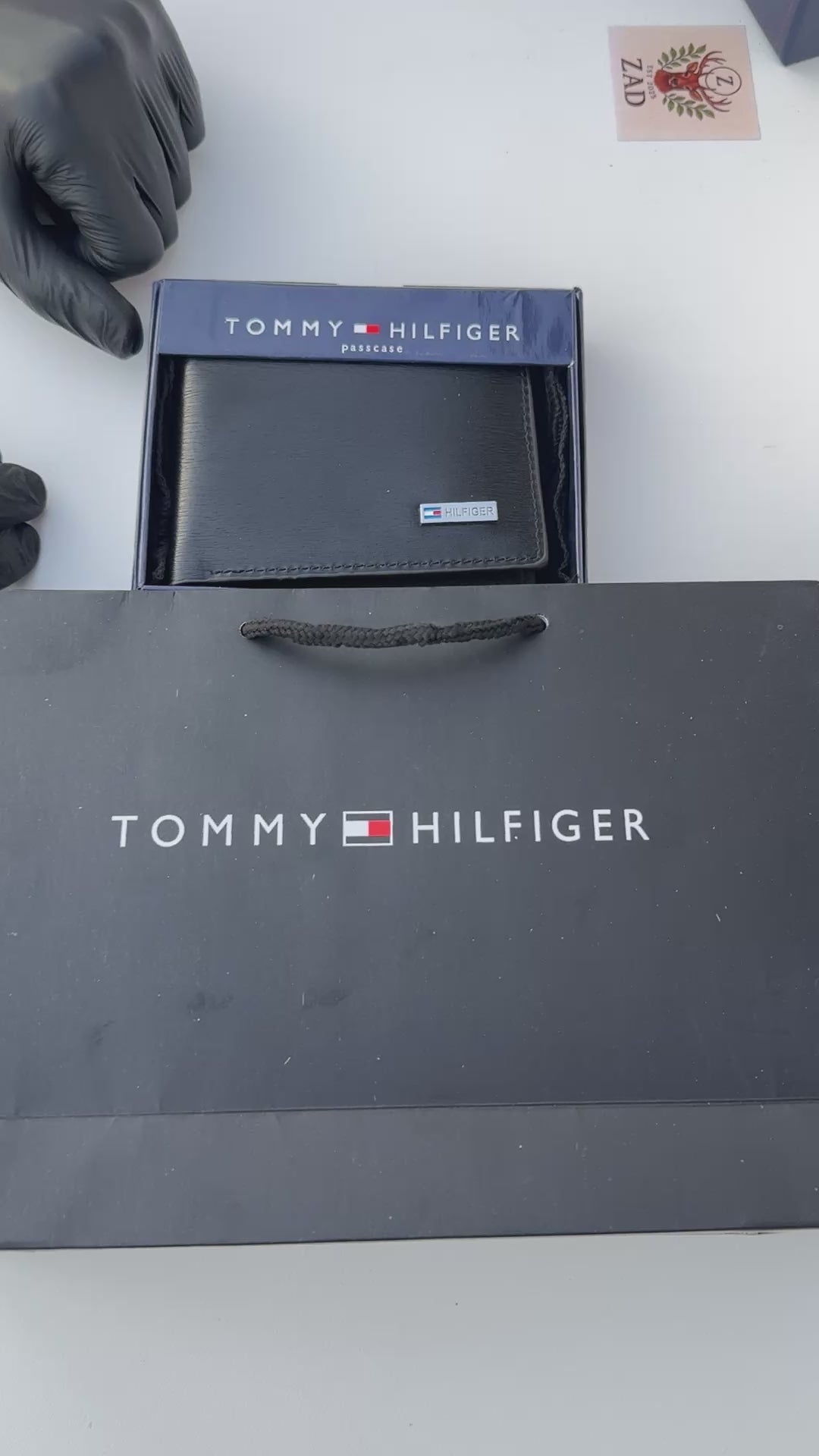 Tommy Hilfiger Leather Bifold Wallet – Premium Gift Packaging Included