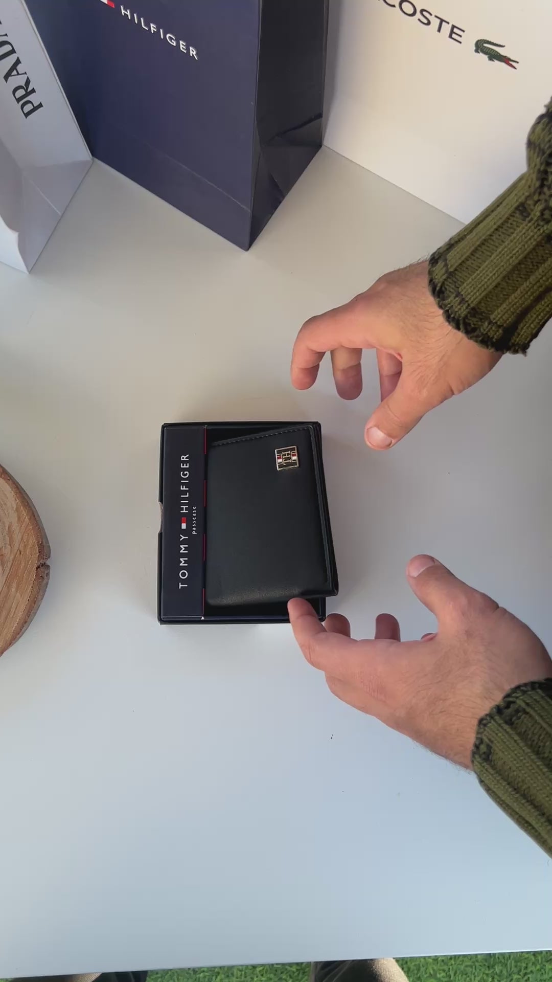 Tommy Hilfiger Leather Bifold Wallet – Premium Gift Packaging Included