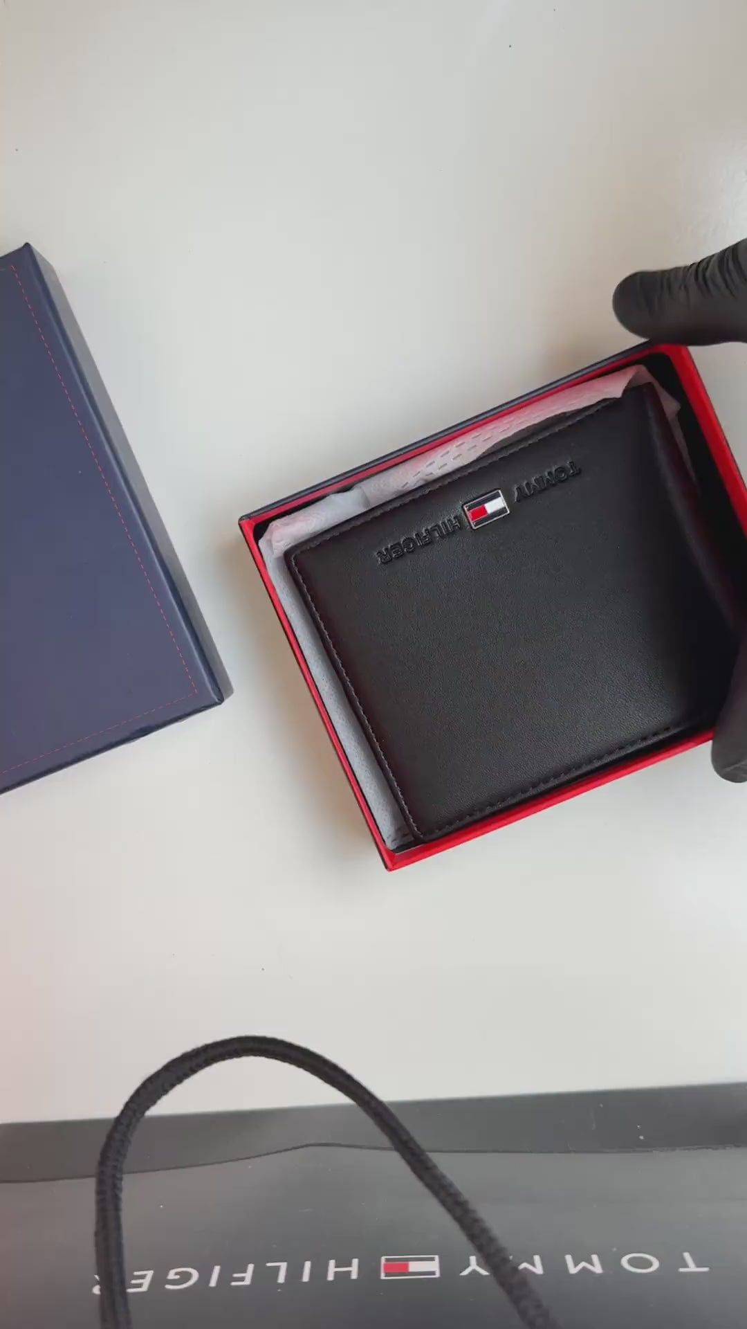 Tommy Hilfiger Leather bifold Wallet – Premium Gift Packaging Included