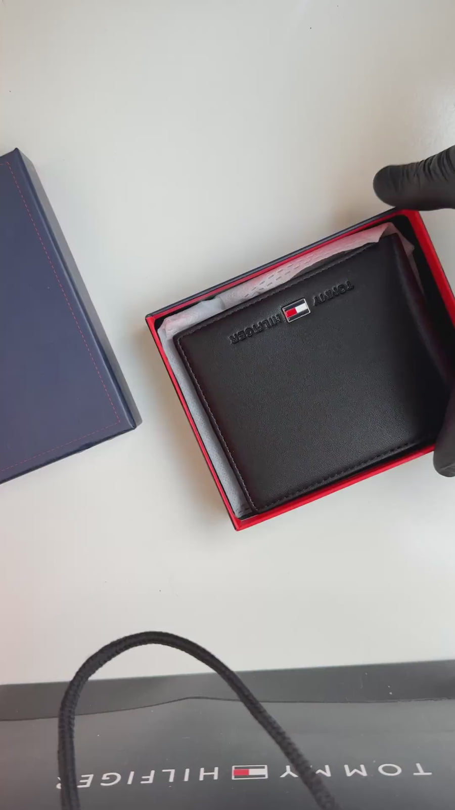 Tommy Hilfiger Leather bifold Wallet – Premium Gift Packaging Included
