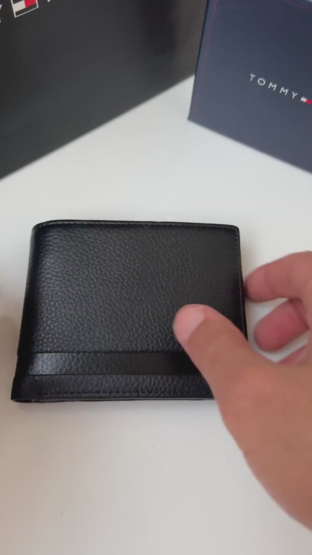 Tommy Hilfiger Leather bifold Wallet – Premium Gift Packaging Included