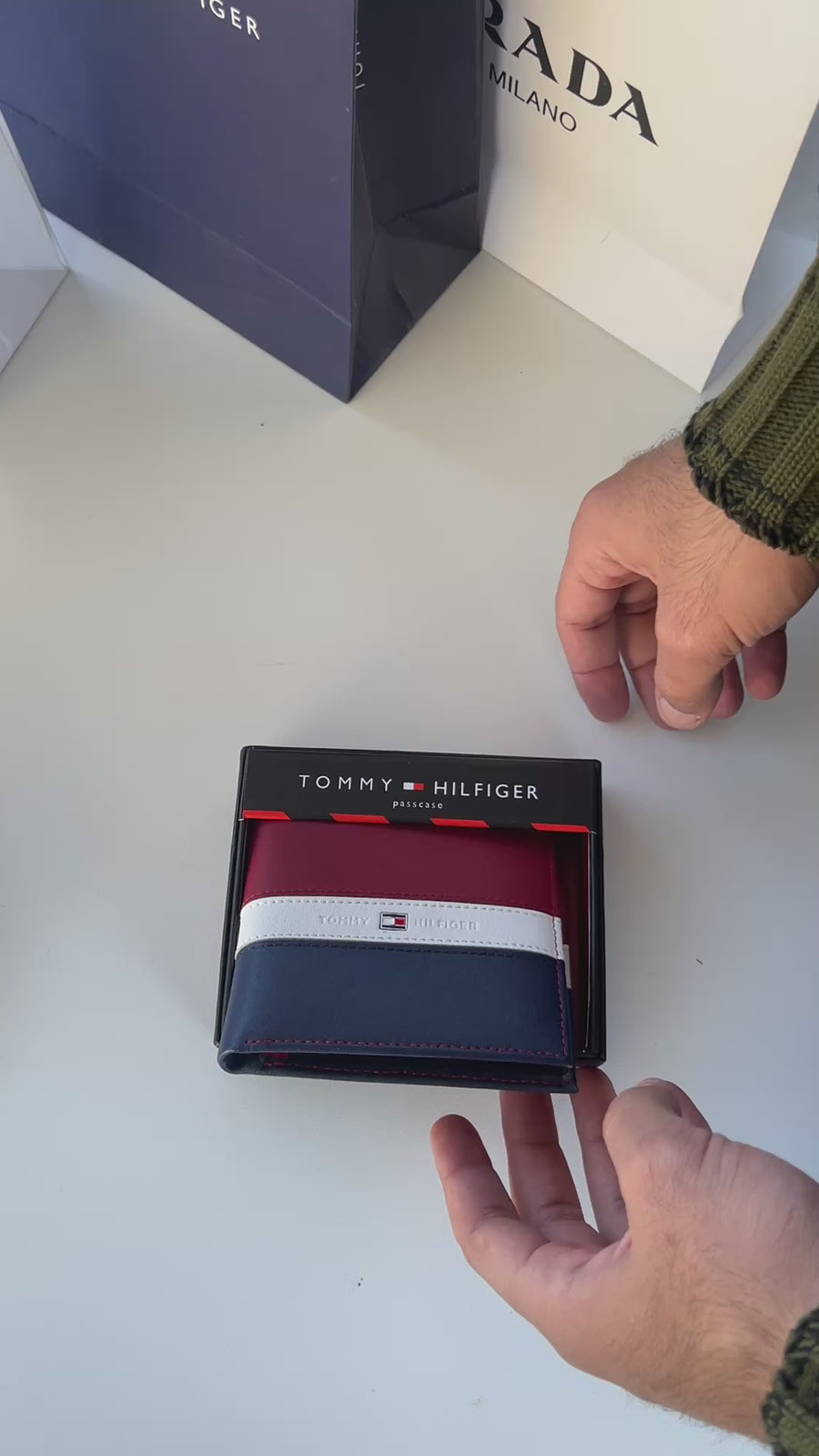 Tommy Hilfiger Leather bifold Wallet – Premium Gift Packaging Included