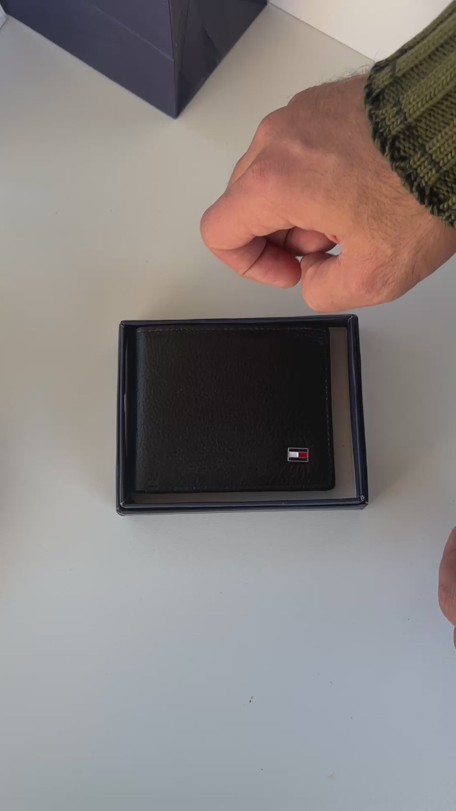 Tommy Hilfiger Leather Bifold Wallet – Premium Gift Packaging Included