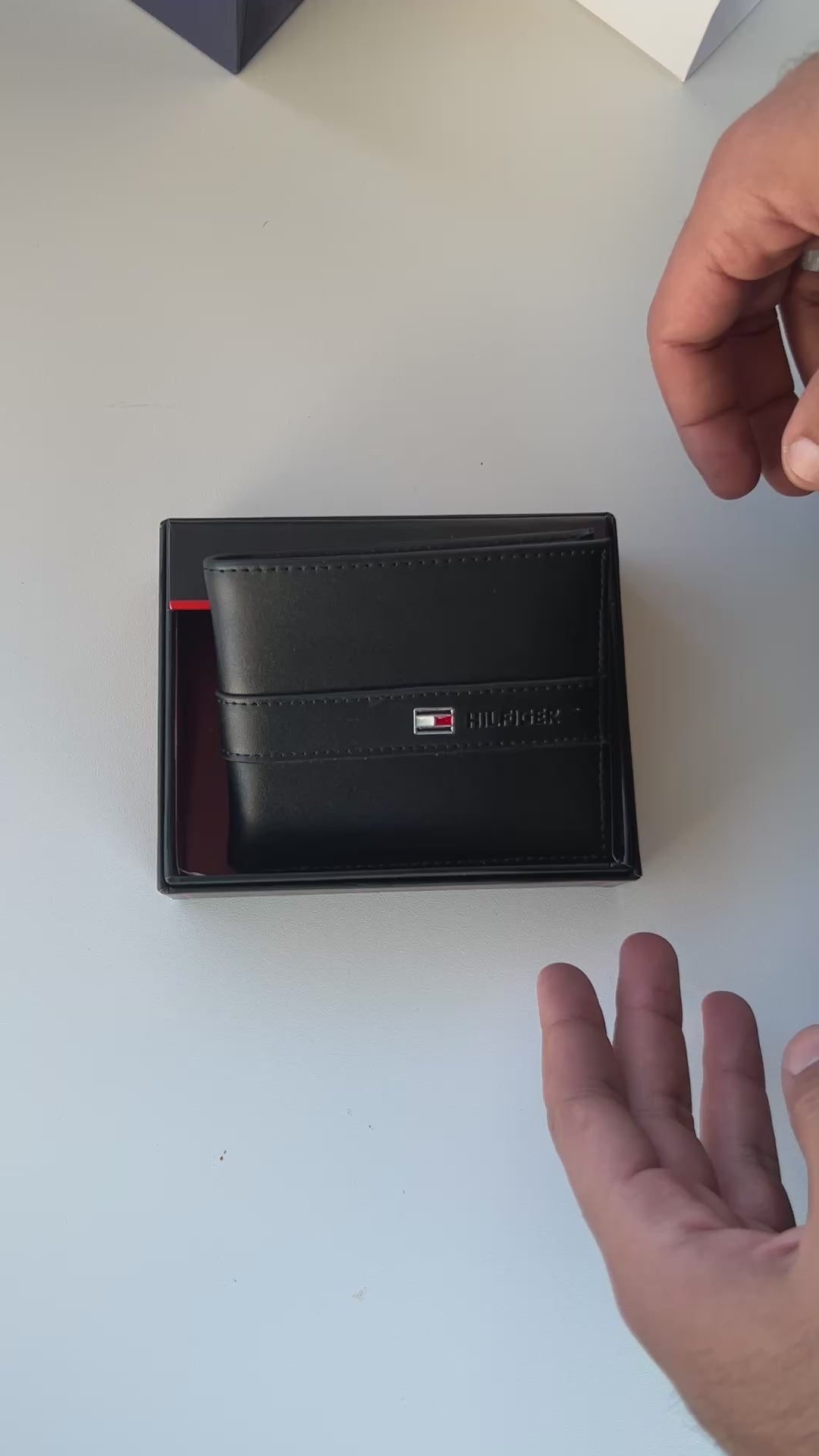 Tommy Hilfiger Leather bifold Wallet – Premium Gift Packaging Included