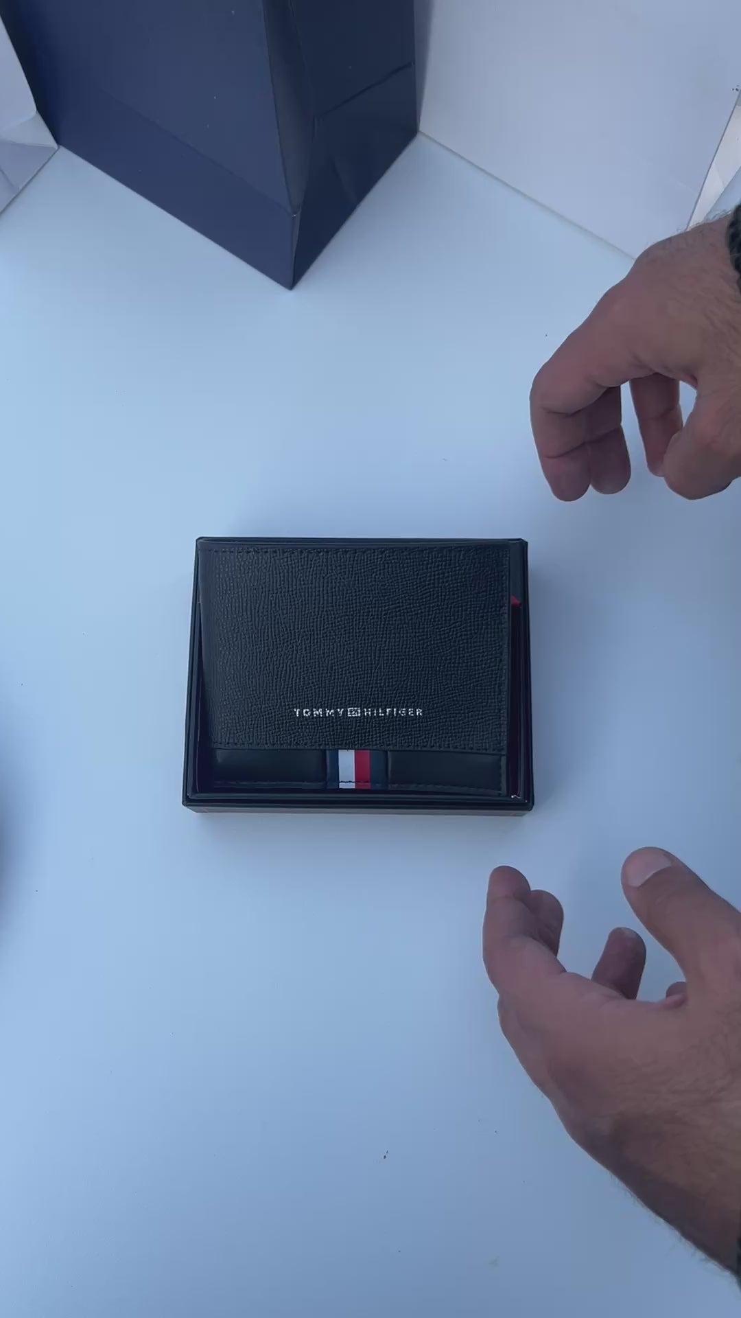 Tommy Hilfiger Leather bifold Wallet – Premium Gift Packaging Included