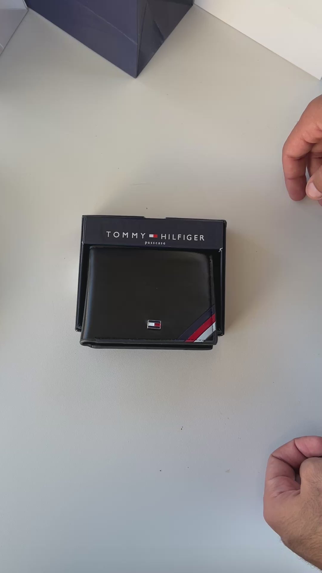 Tommy Hilfiger Leather Bifold Wallet – Premium Gift Packaging Included