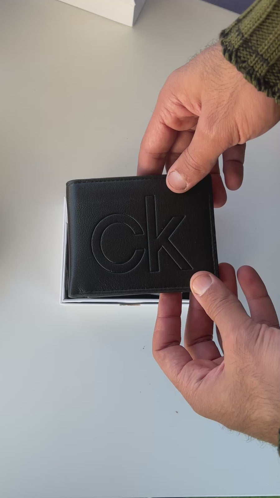 Calvin Klein Leather bifold Wallet – Premium Gift Packaging Included