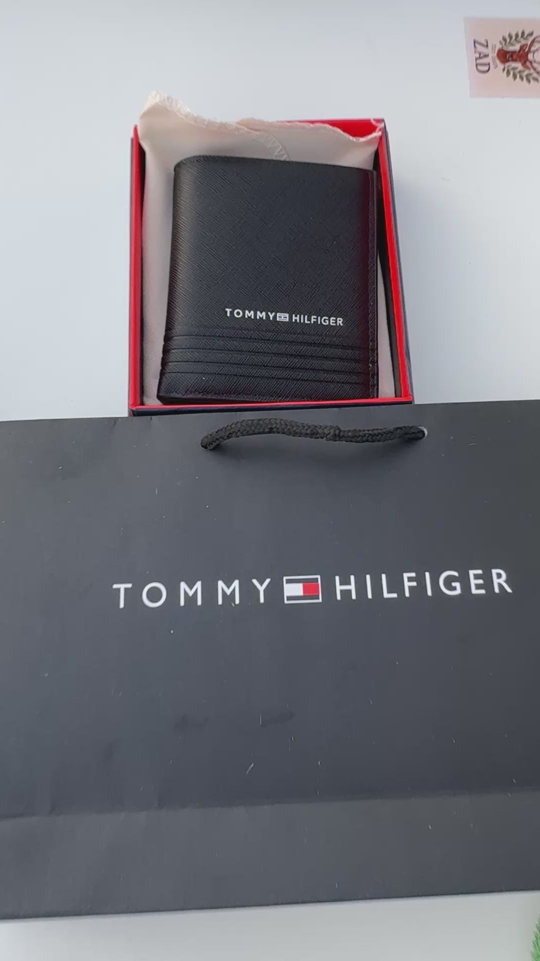 Tommy Hilfiger Leather bifold Wallet – Premium Gift Packaging Included