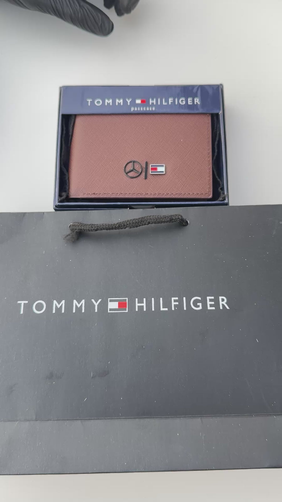 Tommy Hilfiger Leather Bifold Wallet – Premium Gift Packaging Included
