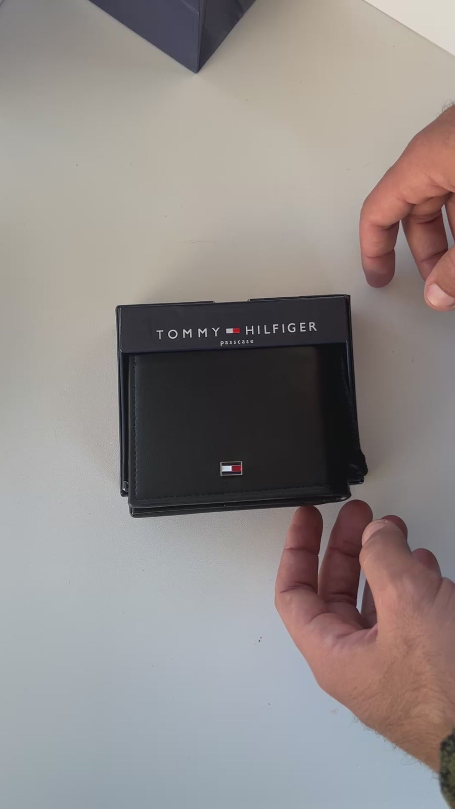 Tommy Hilfiger Leather Bifold Wallet – Premium Gift Packaging Included