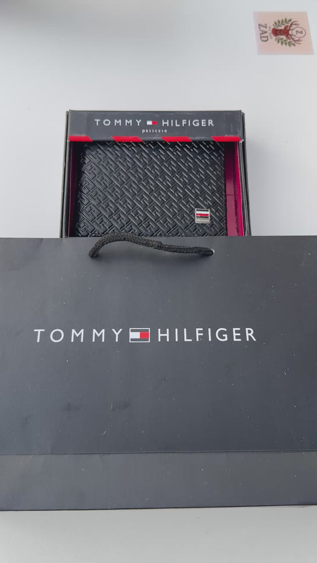 Tommy Hilfiger Leather bifold Wallet – Premium Gift Packaging Included
