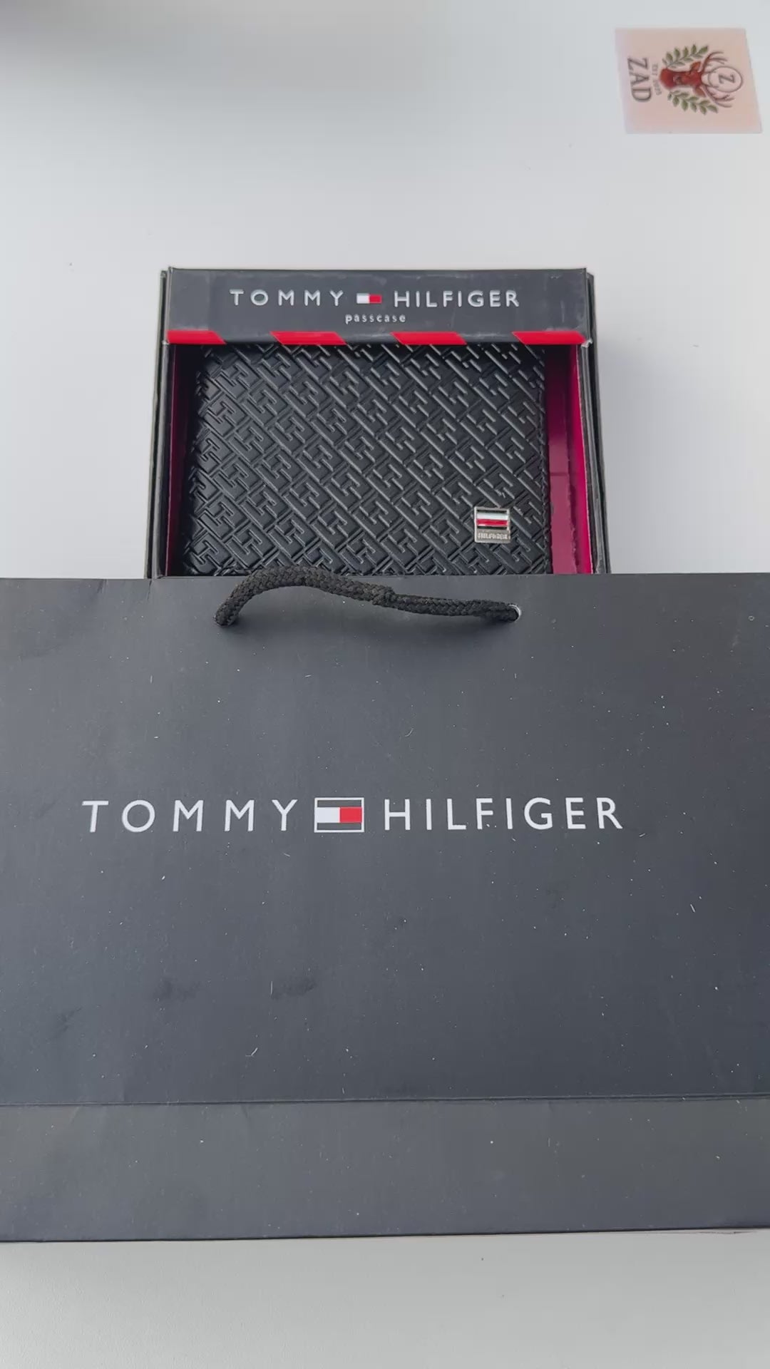 Tommy Hilfiger Leather bifold Wallet – Premium Gift Packaging Included