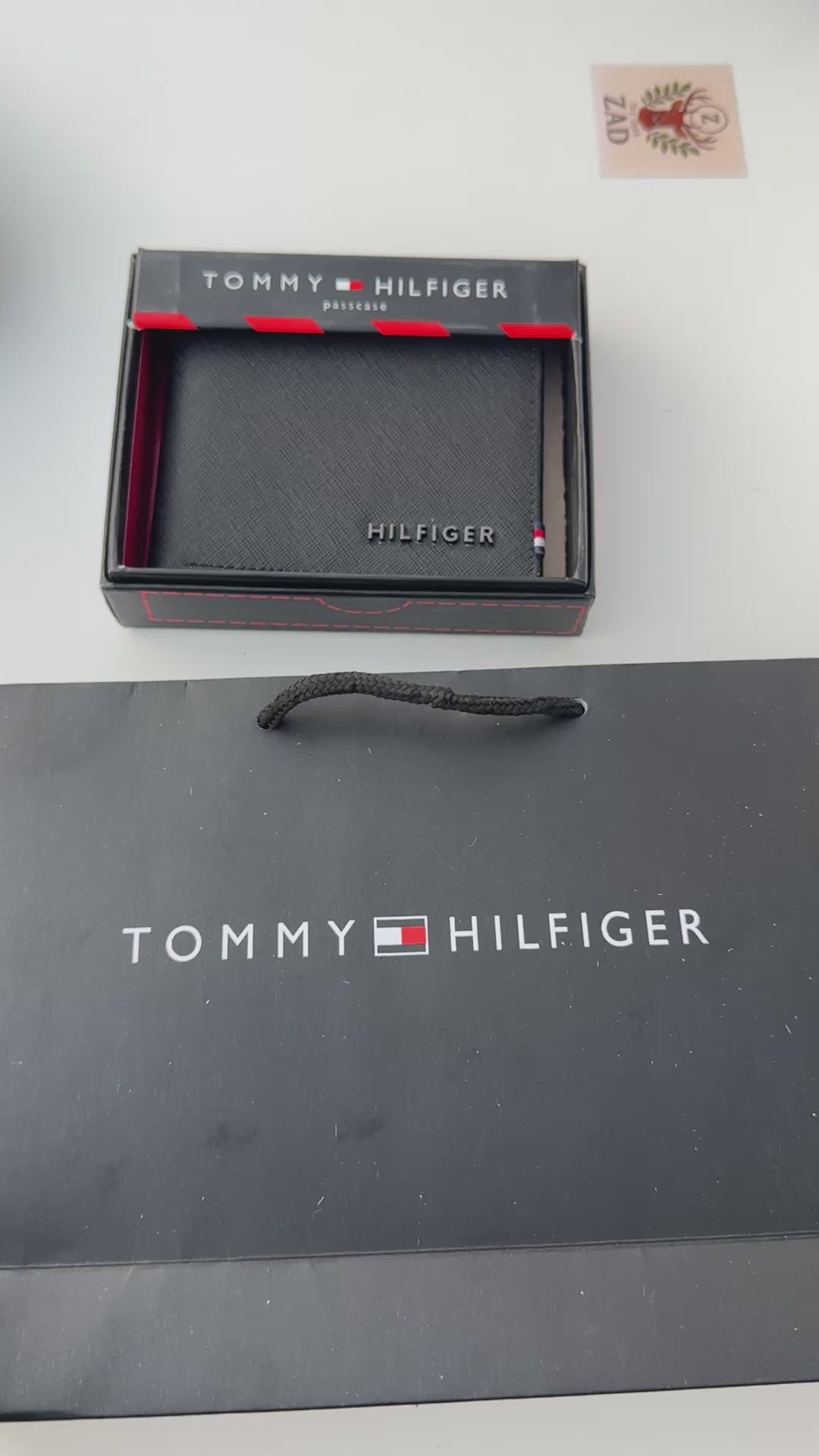 Tommy Hilfiger Leather bifold Wallet – Premium Gift Packaging Included