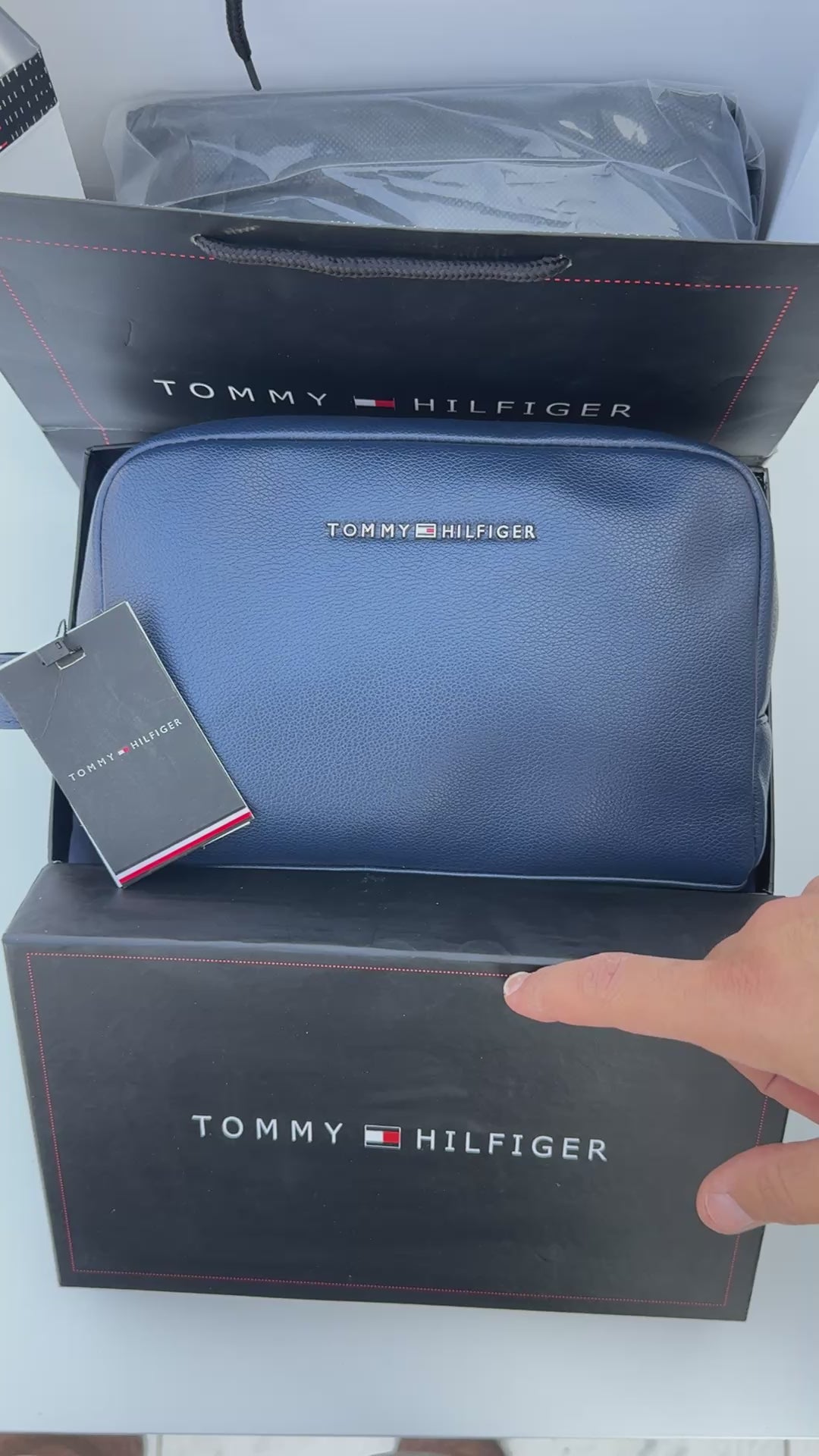 Tommy Hilfiger Leather Handbag – Premium Handbag with Gift Packaging
